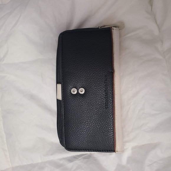 Stone Mountain Black leather wallet - Picture 3 of 6